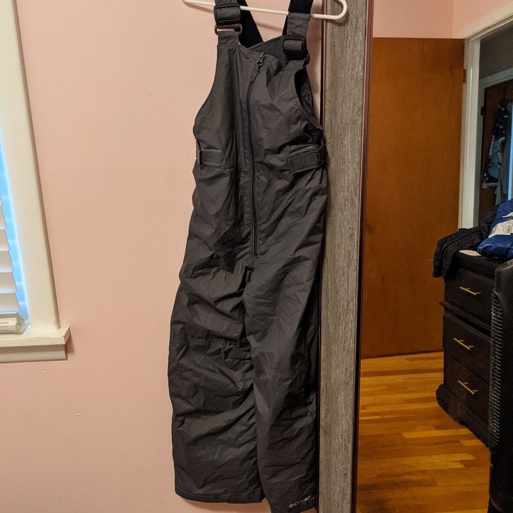 Like new Columbia snow bibs- boys or girls grey size 8
